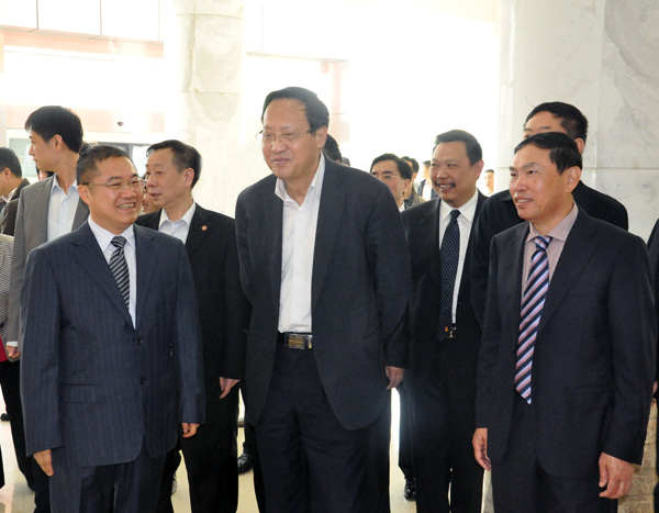 9.全國人大常委副委員長張寶文調(diào)研正邦大學生就業(yè)創(chuàng)業(yè)情況.JPG